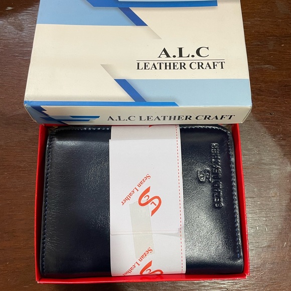 Blue color foldable leather wallet - Picture 2 of 3